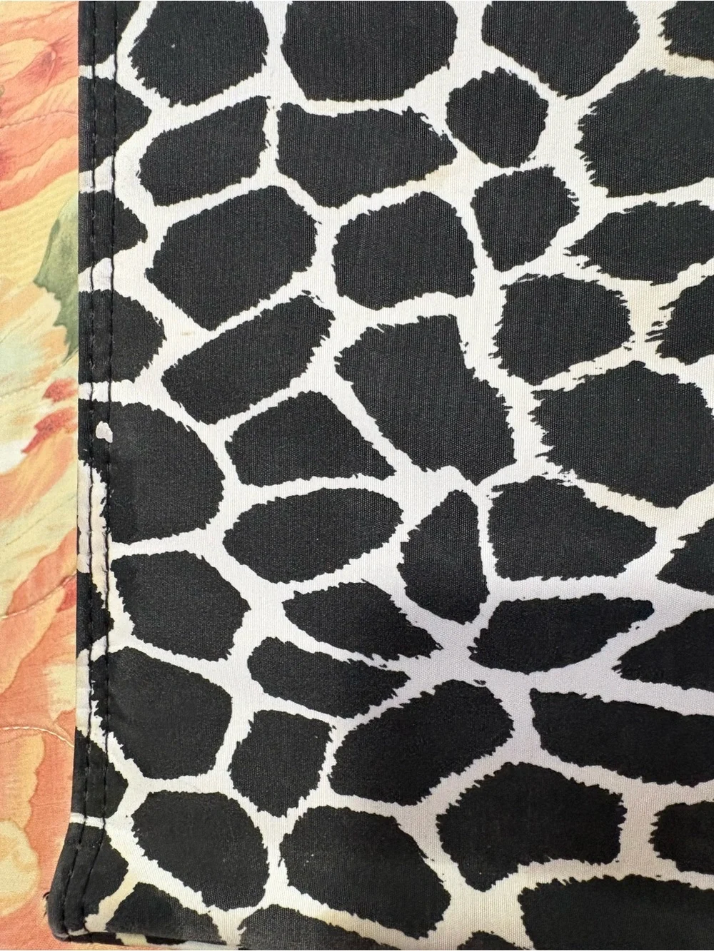 Black & White Giraffe-Print Women's Tote Bag